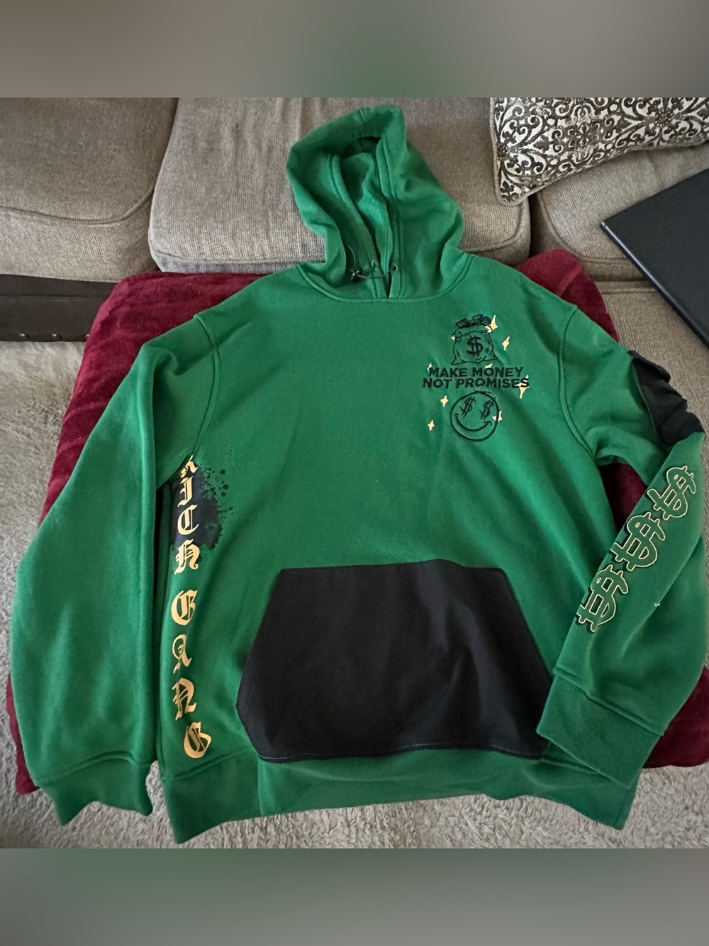 Rue21 Green and Black "Make Money Not Promises" Graphic Crewneck